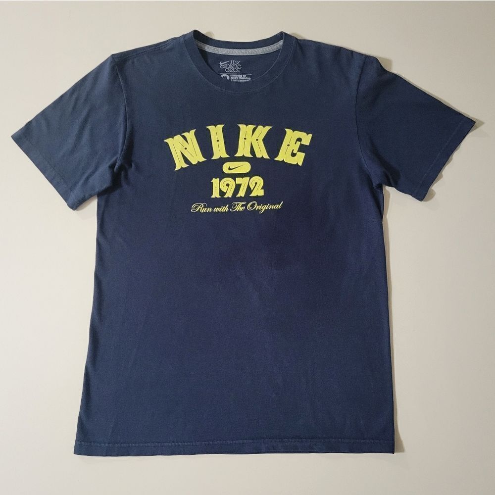 Nike Men's Navy Graphic Crewneck Short Sleeve Tee